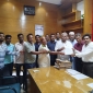 রাউজান থেকে আসা চট্টগ্রাম–রাঙামাটি মোটর মালিক সমিতি লোকজন পর্যটকবাহী পিকআপ চলাচলে  বাধা সৃষ্টি অভিযোগ