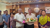 বিপ্লবী ওয়ার্কার্স পার্টির পক্ষ থেকে রাঙামাটি জেলা পরিষদ চেয়ারম্যান দীপন তালুকদারকে ফুলেল শুভেচ্ছা